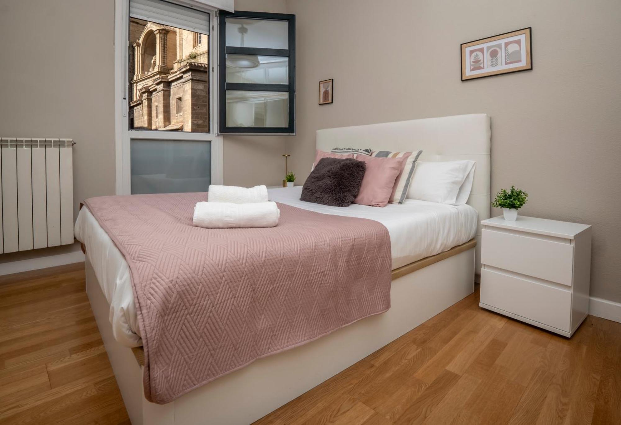 Santiago Tower Aire Ac Casco Antiguo By Apartamentos Logrono Exterior photo