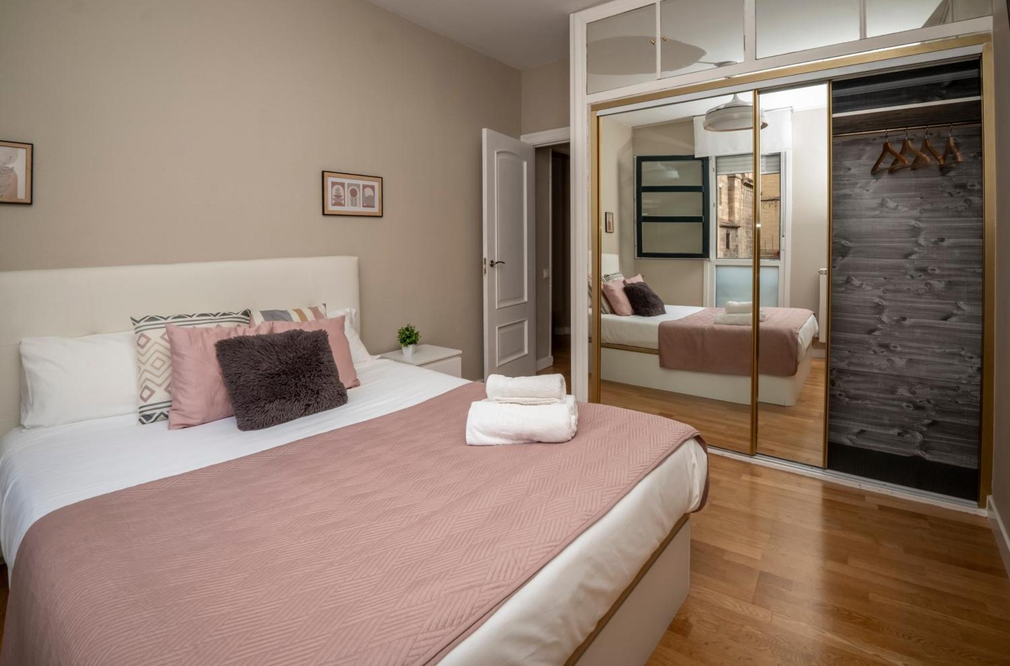 Santiago Tower Aire Ac Casco Antiguo By Apartamentos Logrono Exterior photo