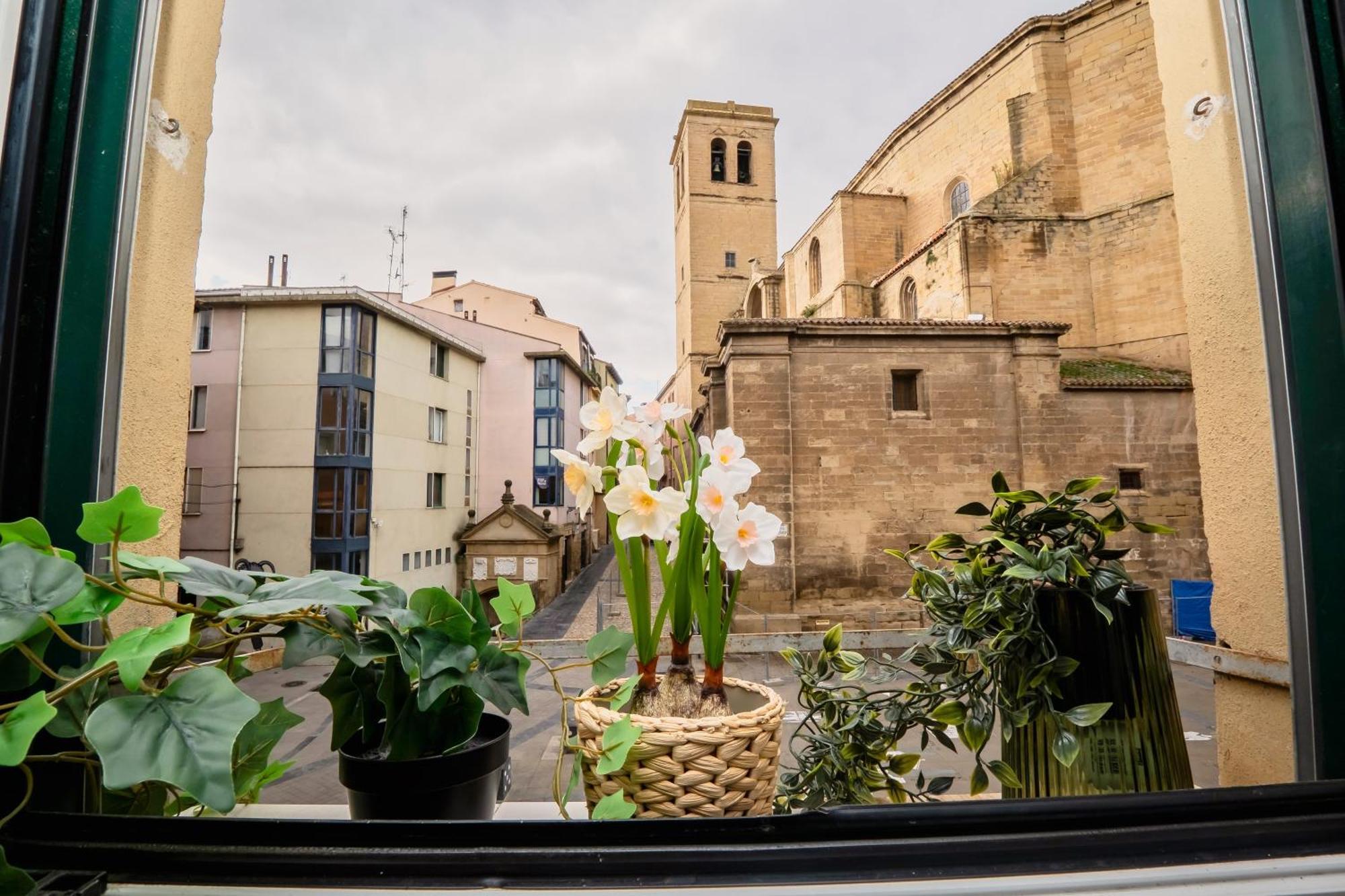 Santiago Tower Aire Ac Casco Antiguo By Apartamentos Logrono Exterior photo